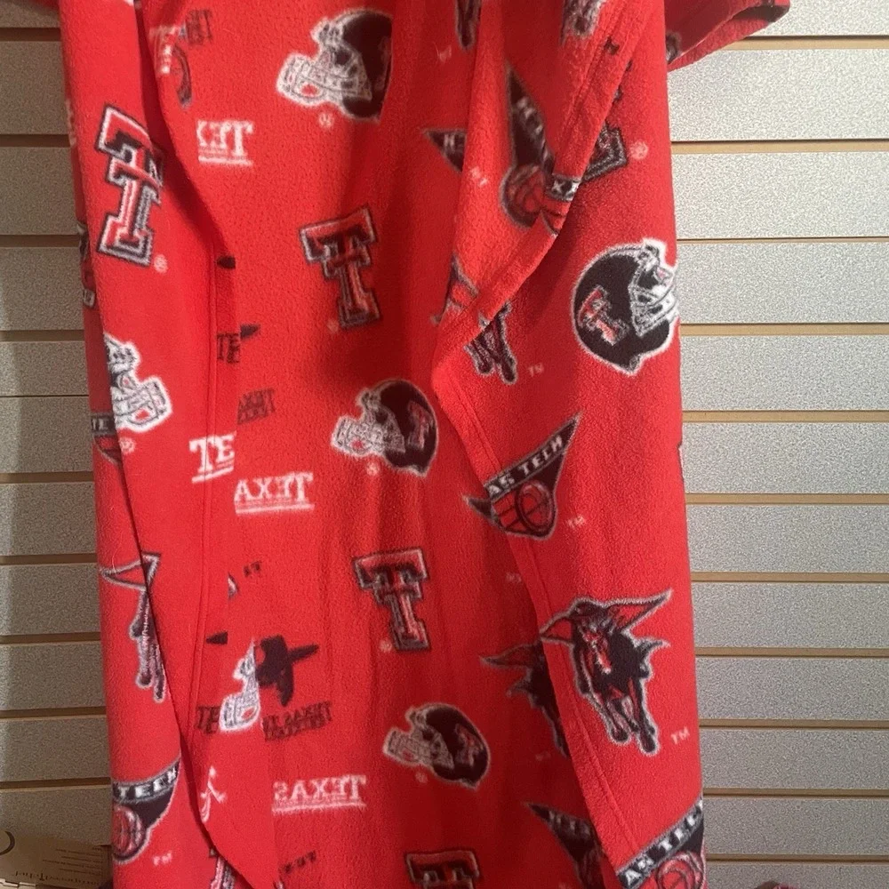 Snuggie Texas A & M  Sleeved Blanket‎ Polyester Warm Winter Cozy Football Red OS